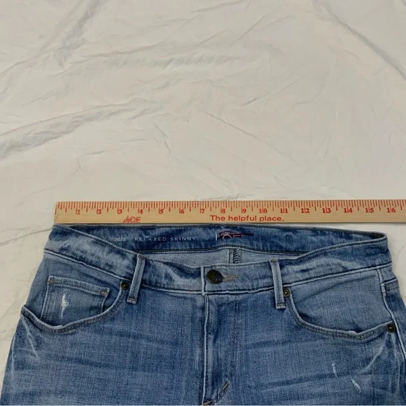 Ann Taylor Loft Relaxed Skinny Jeans
Size 2/26
Light Wash Distressed Denim - Picture 11 of 16